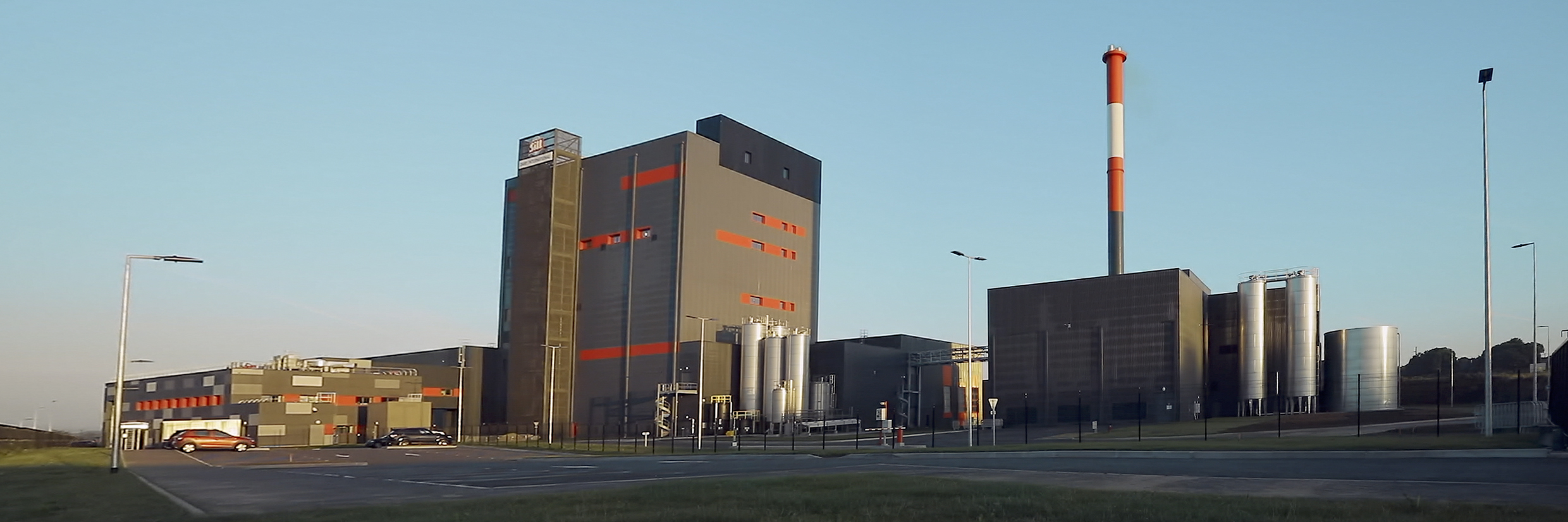 bardage bâtiment commercial