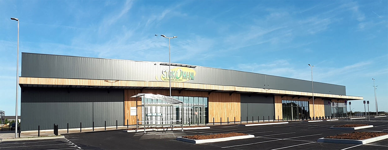 Guindé spécialiste du bardage, de la couverture et aussi de l'étanchéité de bâtiment Bretagne France Pleudhien Sur Rance 22 - Plateforme Logistique: Espace Commercial: Retail Park Niort