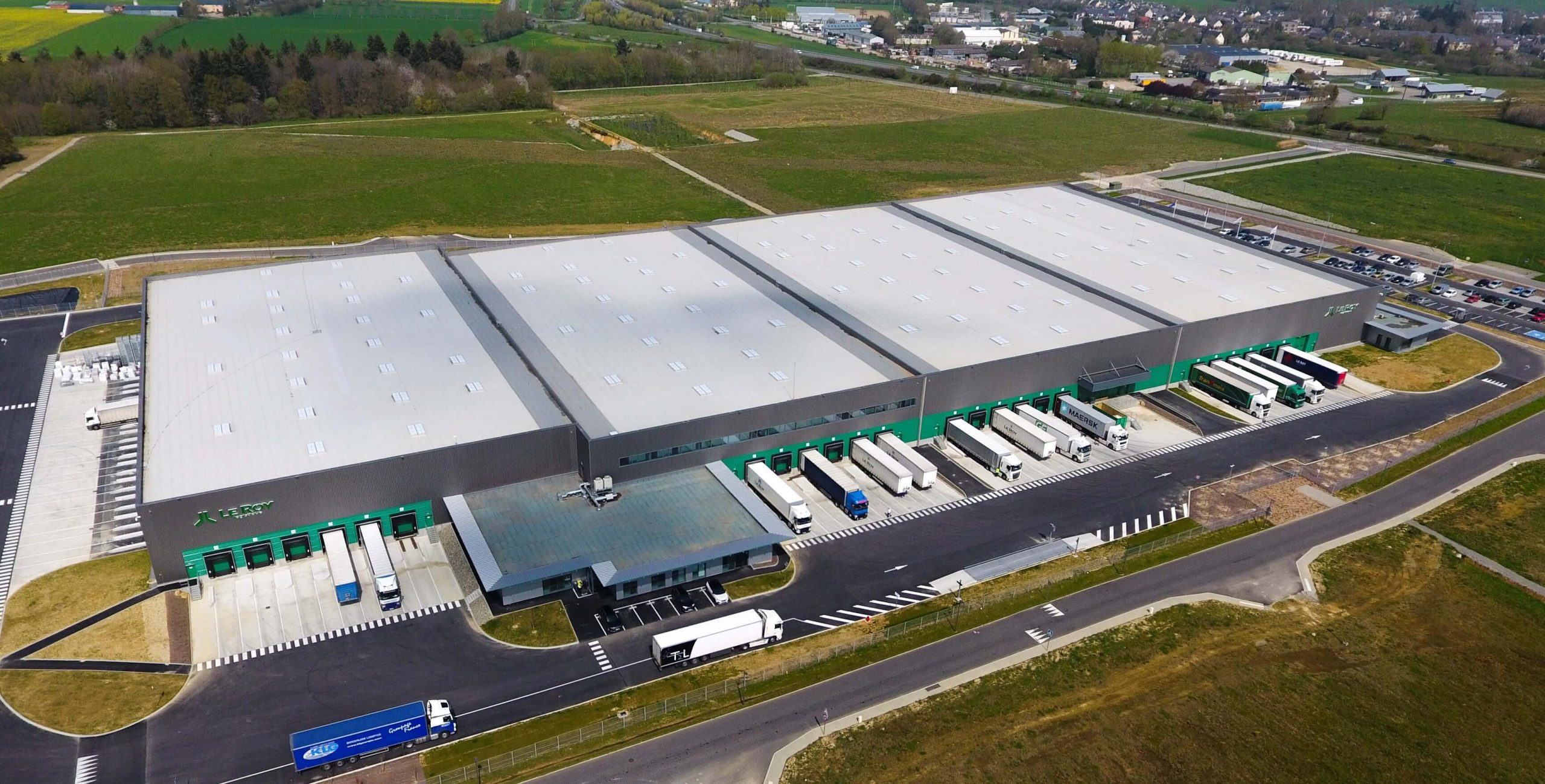 Guindé spécialiste du bardage, de la couverture et aussi de l'étanchéité de bâtiment Bretagne France Pleudhien Sur Rance 22 - Plateforme Logistique: Transport LEROY à Bourgbarré